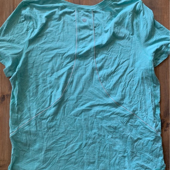 Light blue lululemon tshirt. - Picture 1 of 4